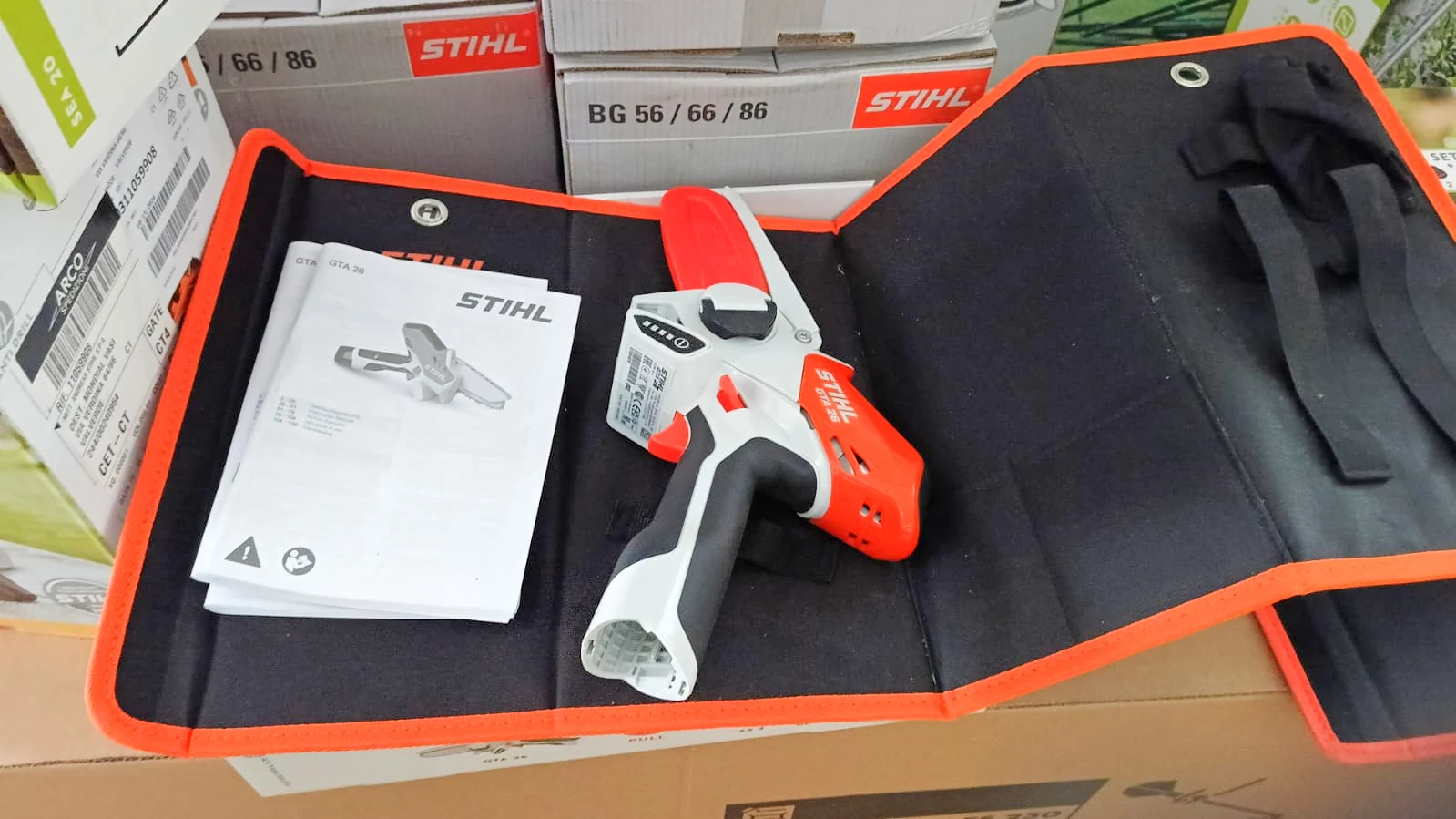 Potatore a catena Stihl GTA 26 nella sua borsa