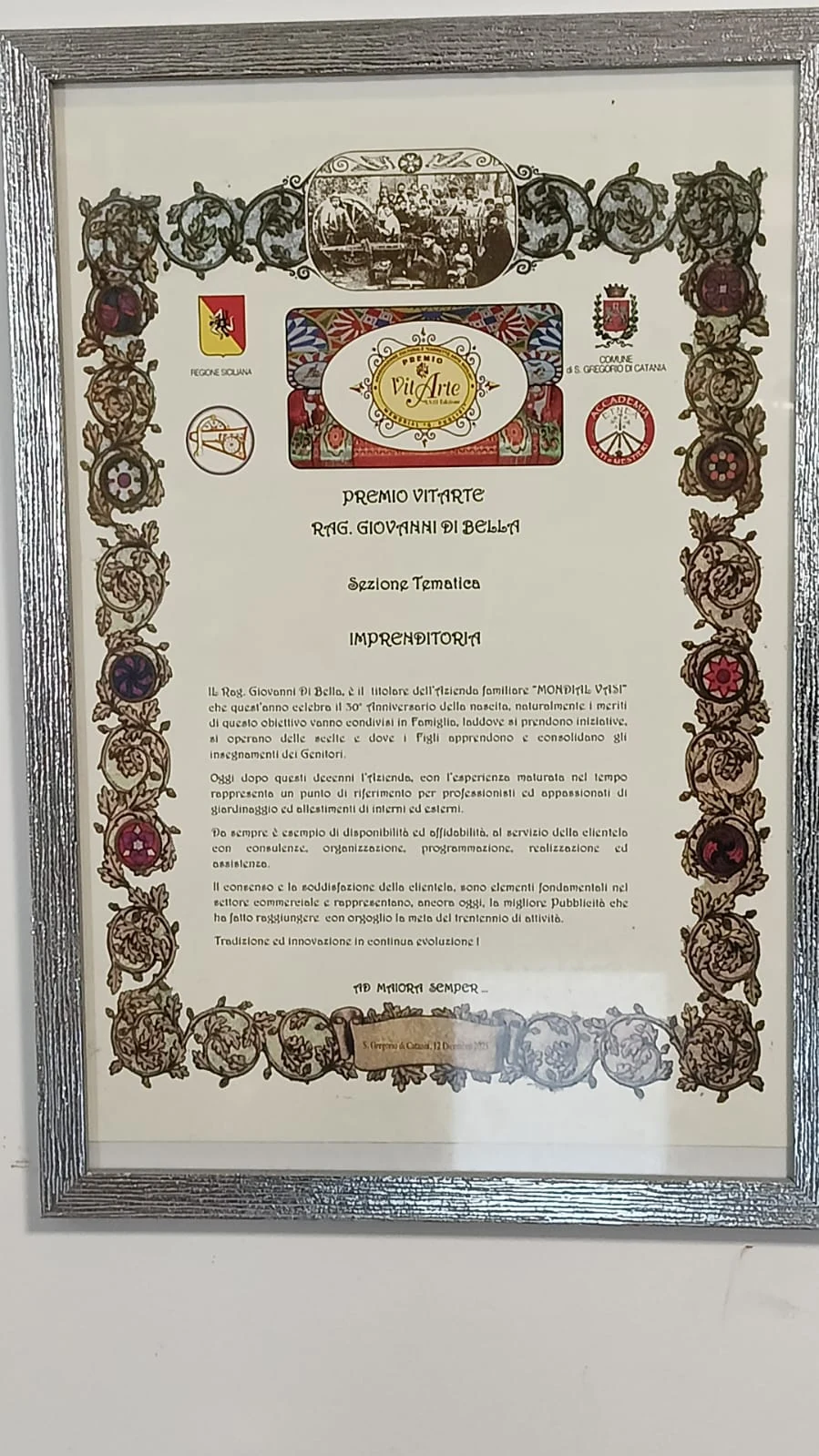 L’attestato incorniciato del premio VitArte, sezione Imprenditoria