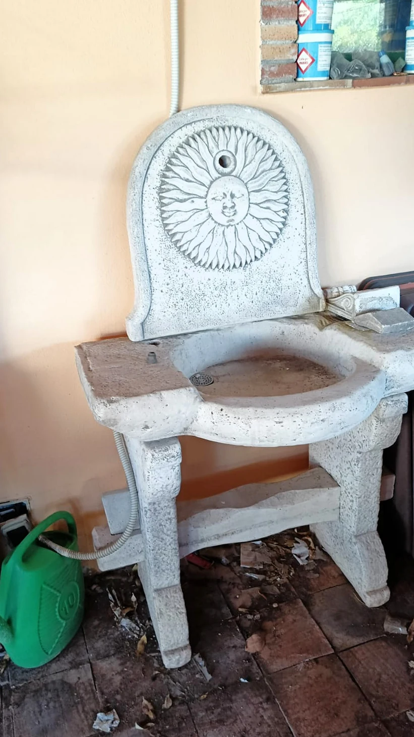 Lavabo da giardino in pietra